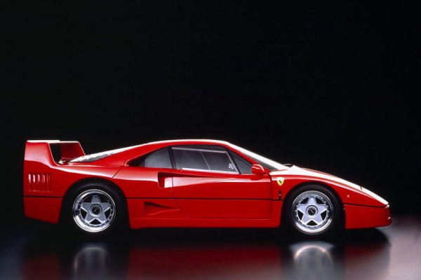 По-късно концепцията е превърната във V8, монтиран в модели като Dino 308 GT4, F355 и дори в митичното Ferrari F40 (макар и вече с туин турбо). Славният му живот приключва с модела F360 през 2005 година. Версията 360 Challenge Stradale си остава най-мощната, с 425 коня. 

Произвеждан: 1973 - 2005
Работен обем: 2 927 - 3 586 куб. см 
Мощност: 178 - 425 к. с. 